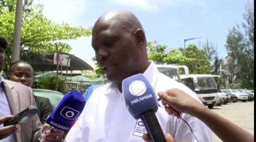 Adriano Nuvunga comparece na 4ª secção do tribunal judicial da cidade de Maputo para início do julgamento do caso “219 milhões”