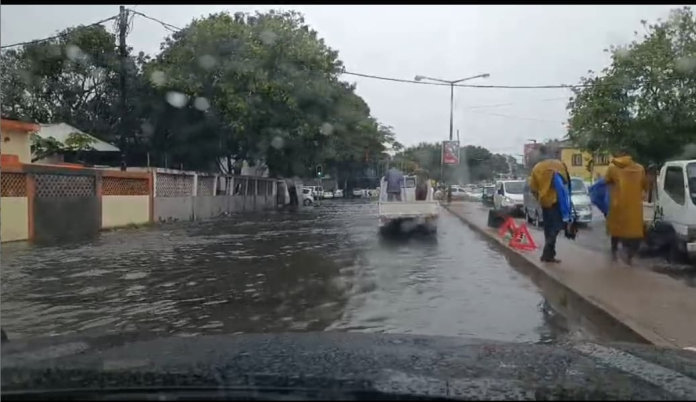 Maputo Enfrenta Chuva Intensa: Avisos de Mau Tempo