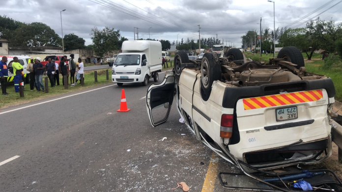 Problemas nos pneus de um “chapa” provocam acidente com mais de 16 feridos na Matola