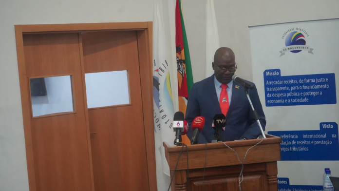Contribuições e Desafios em Moçambique