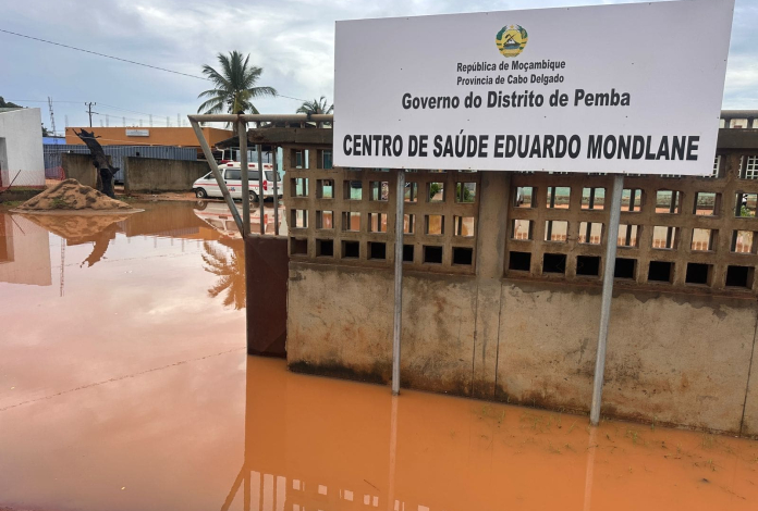 CHUVAS INUNDAM CENTRO DE SAÚDE EDUARDO MONDLANE EM PEMBA