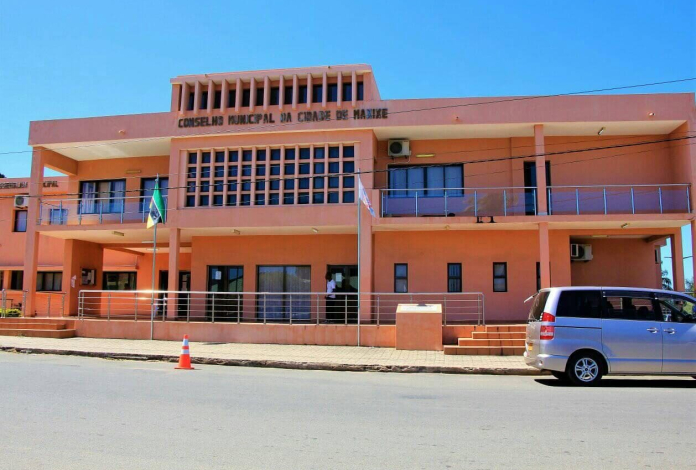 MUNICÍPIO DA MAXIXE EXORTA CIDADÃOS A PAGAR TAXAS MUNICIPAIS PARA ALIVIAR PRESÃO FINANCEIRA
