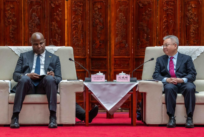 DANIEL CHAPO CONVIDA EMPRESÁRIOS DE HUNAN A INVESTIREM EM MOÇAMBIQUE 