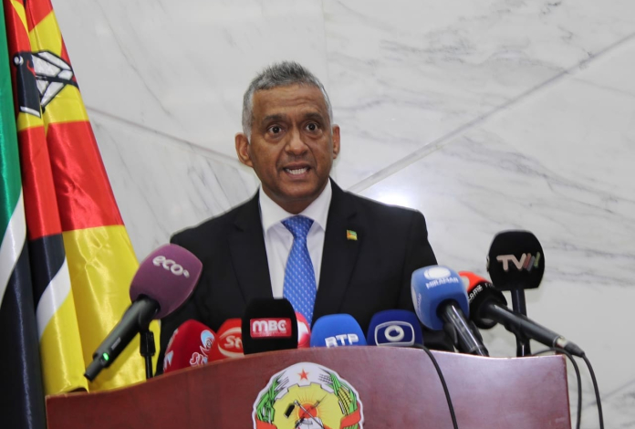 GOVERNO DIZ QUE REGALIAS VISAM GARANTIR A DIGNIDADE DOS ANTIGOS PRESIDENTES E NEGOCEIA NOVO CONTRATO COM A KENMARE 