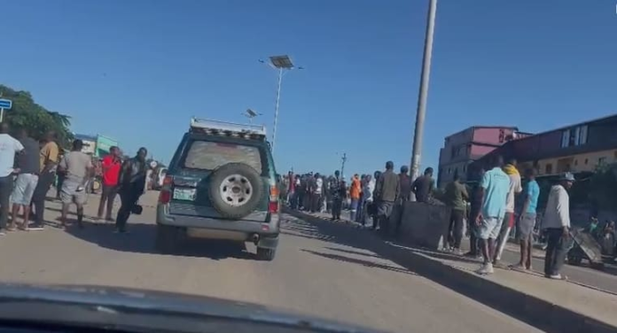Maputo Circular Transport Disruption Forces Passengers to Walk