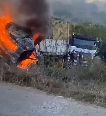 Choque entre três camiões mata cinco pessoas carbonizadas e deixa outras feridas em Monapo 