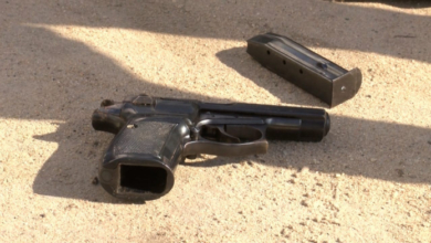 DOIS JOVENS DETIDOS NA BEIRA POR TENTATIVA DE VENDA DE ARMA FURTADA