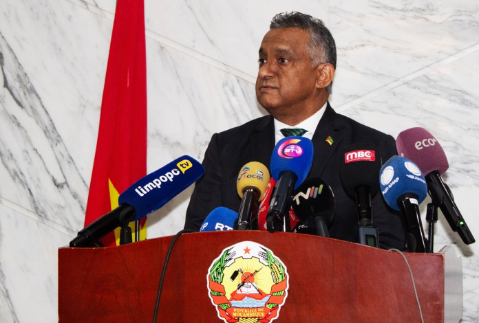 GOVERNO MEXE NAS CHEFIAS E EXONERA PRESIDENTES DO FNDS E DA EMODRAGA