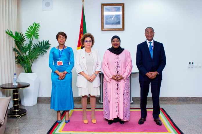 Presidente da Assembleia da República interage com direcção da Câmara de Comércio de Moçambique